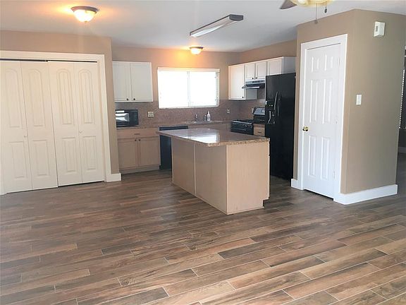 3rd image of 26907 Kings Park Hollow Dr