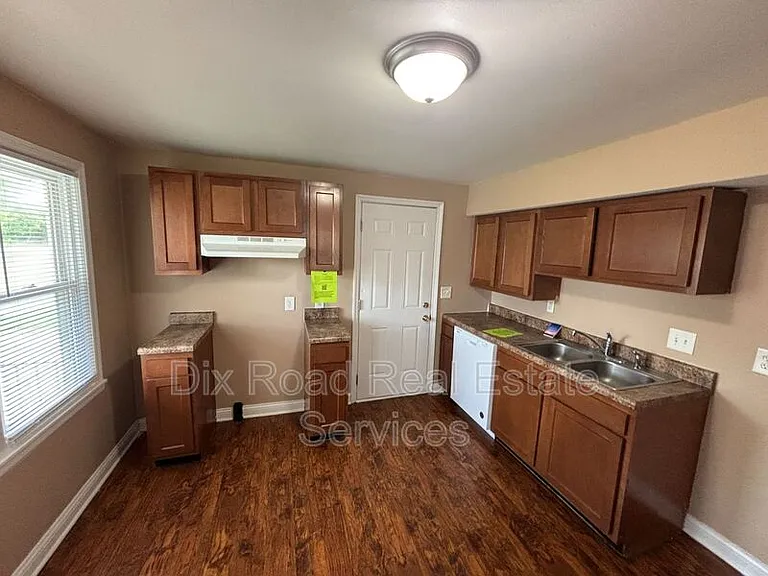 1145 Chase Ave — Photo 10