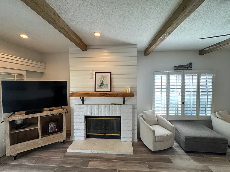 289 Vista Royale Cir W — Photo 5