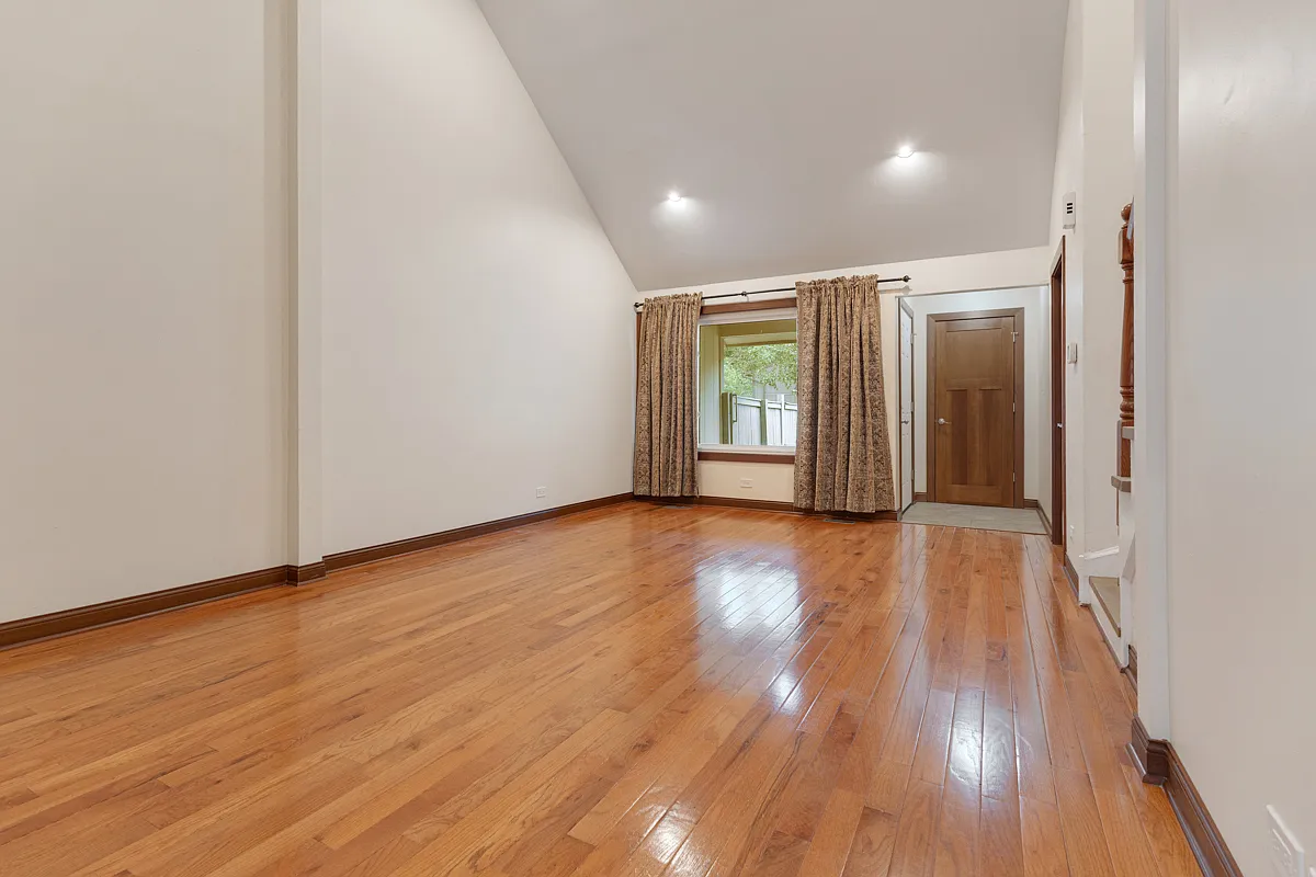 3 bed, 1135 sqft, $2,795 — Photo 3