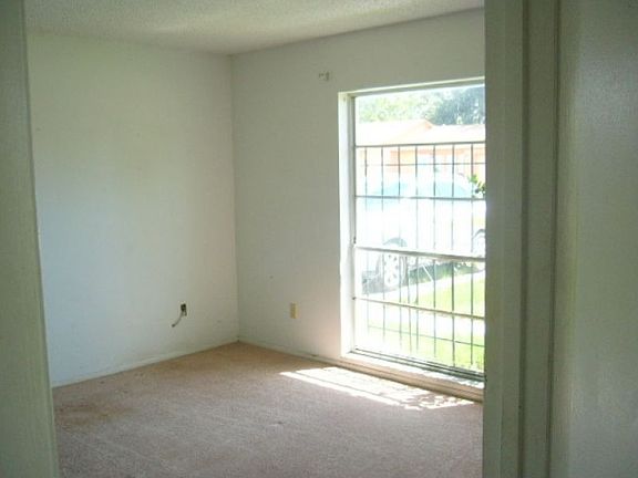 3rd image of 375 La Paz Dr