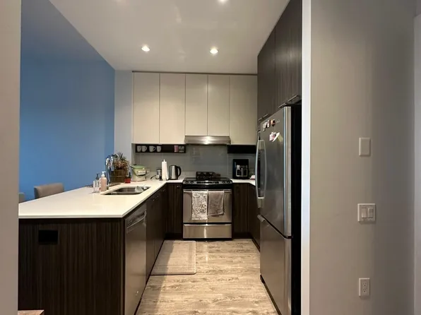 618 Como Lake Ave #402, Coquitlam, BC V3J 0G1