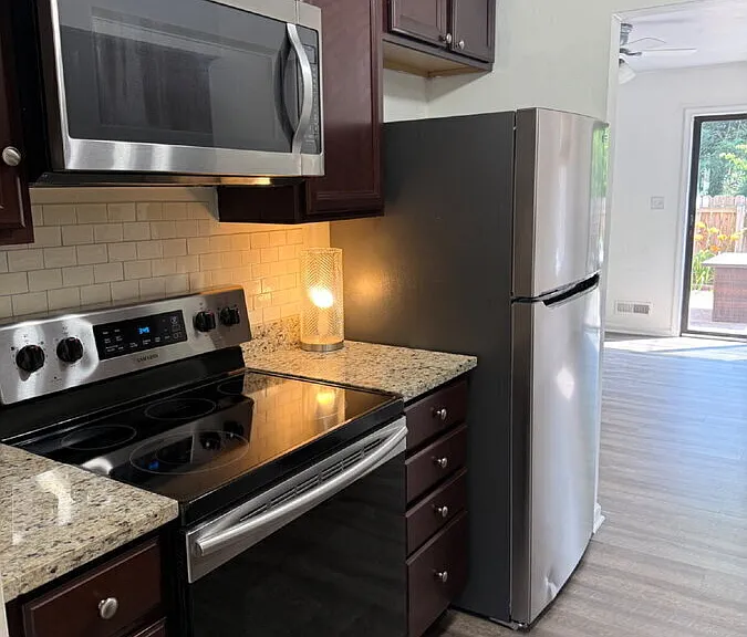 2429 Avenham Ave SW #7 — Photo 2
