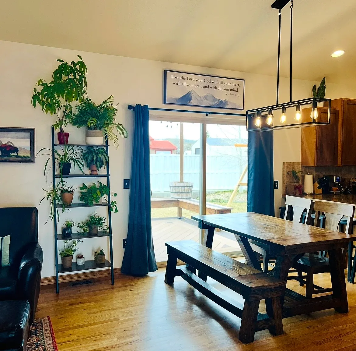 4 bed, 3200 sqft, $3,200 — Photo 3