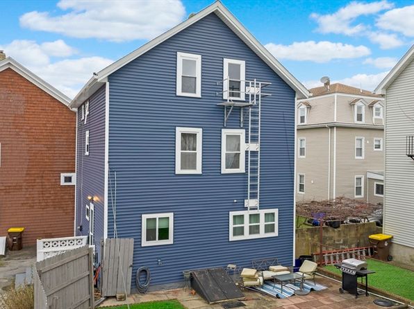 461 Snell St, Fall River, MA 02721