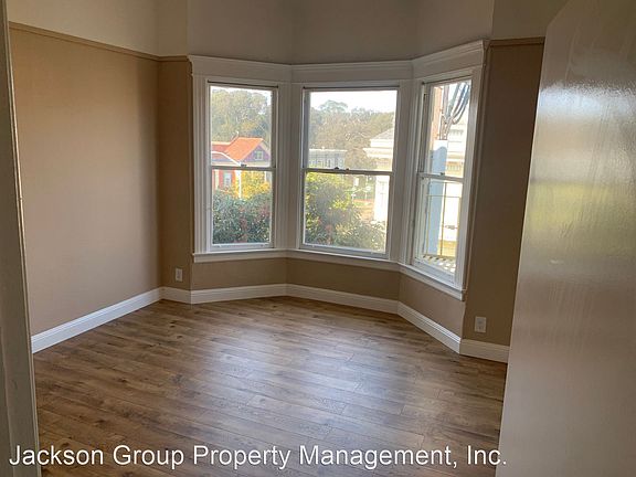 4th image of 1100 Masonic Ave #8