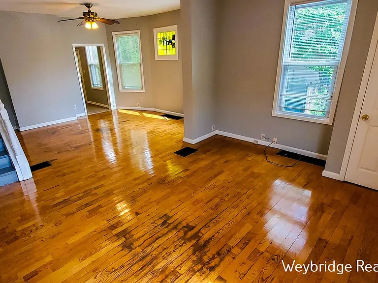 942 Mansion Ave — Photo 4