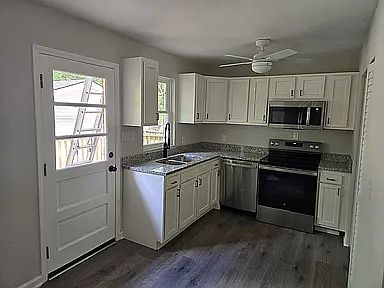 3rd image of 10404 Fox Ave