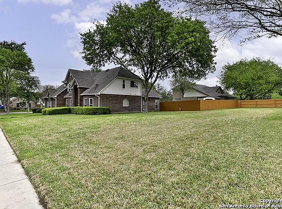 2nd image of 100 Blossom Ct