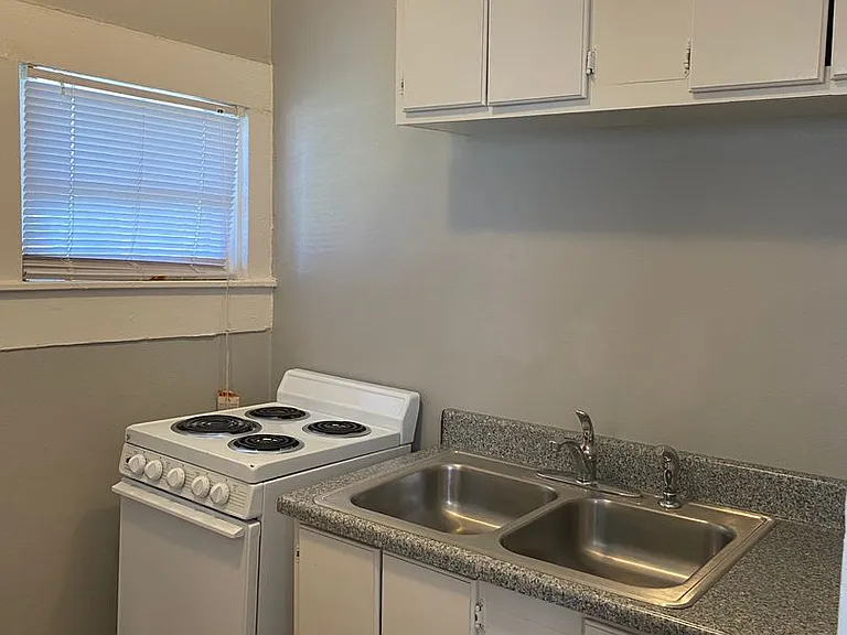 215 Paschal St — Photo 1