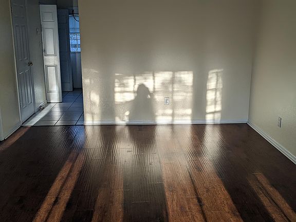 3rd image of 13542 Embassy Park Ct