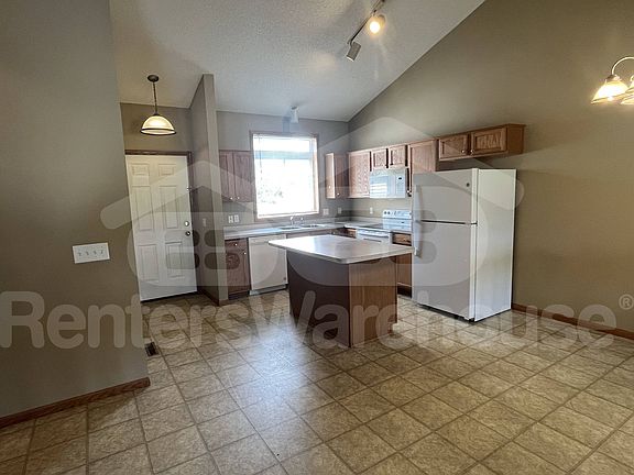 4th image of 1561 Balinese St