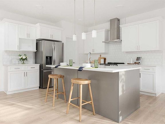 5th image of 809 W Savanna Cres NE