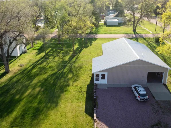 300 Garrison St, Bonesteel, SD 57317
