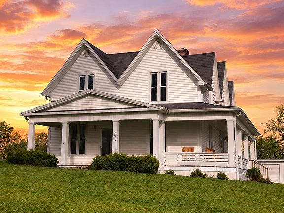 3rd image of 205 W 1st St