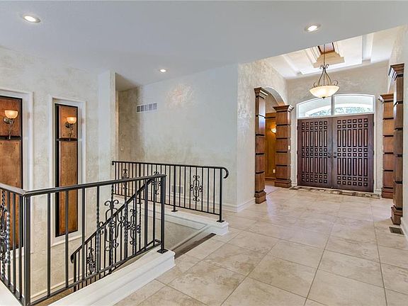 3rd image of 10418 River Hills Dr