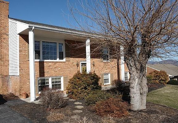 4th image of 2253 Karen Dr