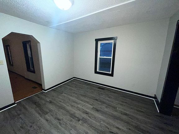 5th image of 215 Pindar St