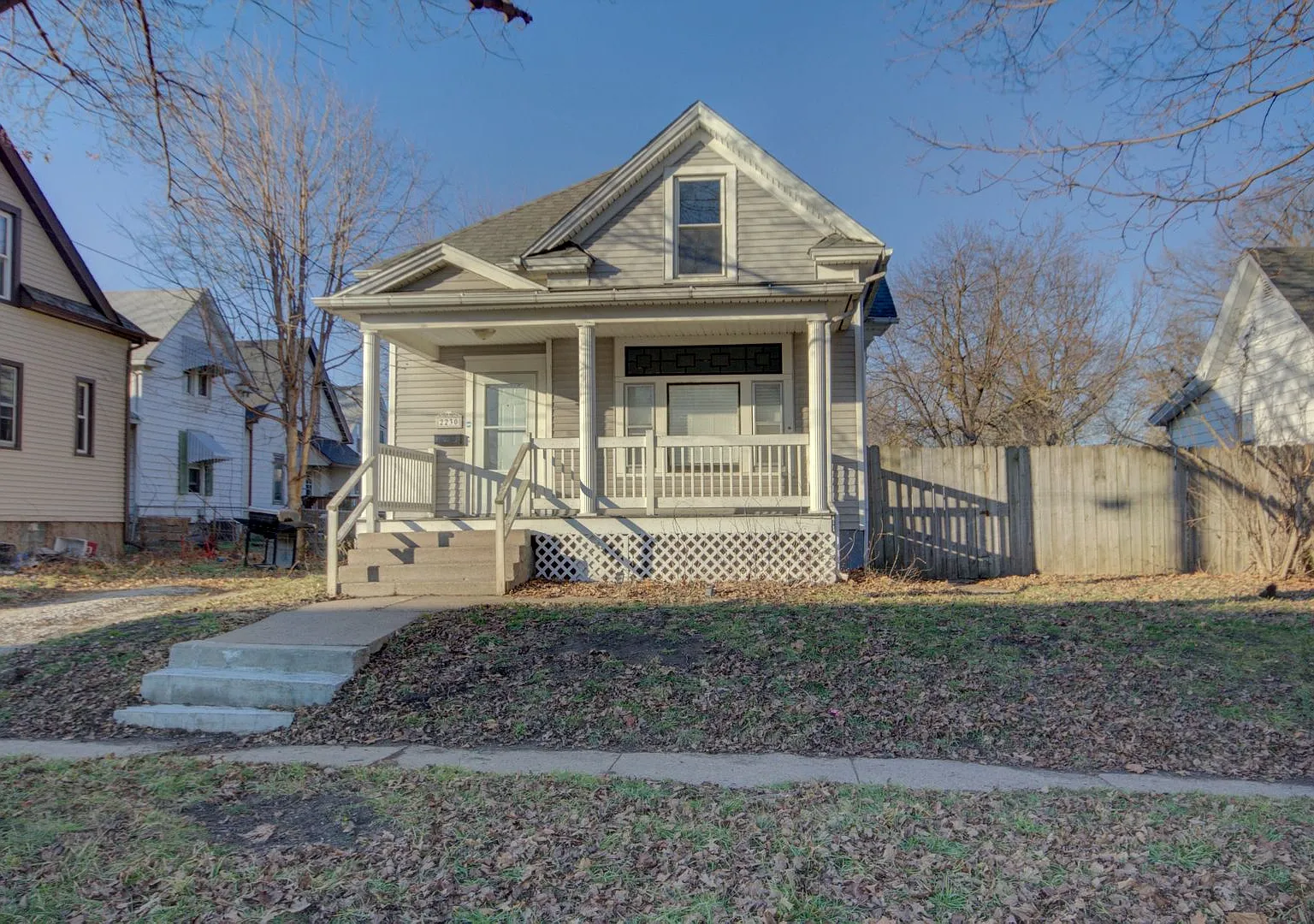 Coming Soon - Welcome To This Charming 3bd, 2ba Single-Family House Located In Davenport, Ia! — Photo 1