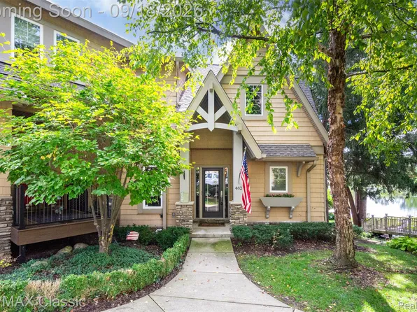 462 Pondview Ln, Milford, MI 48381