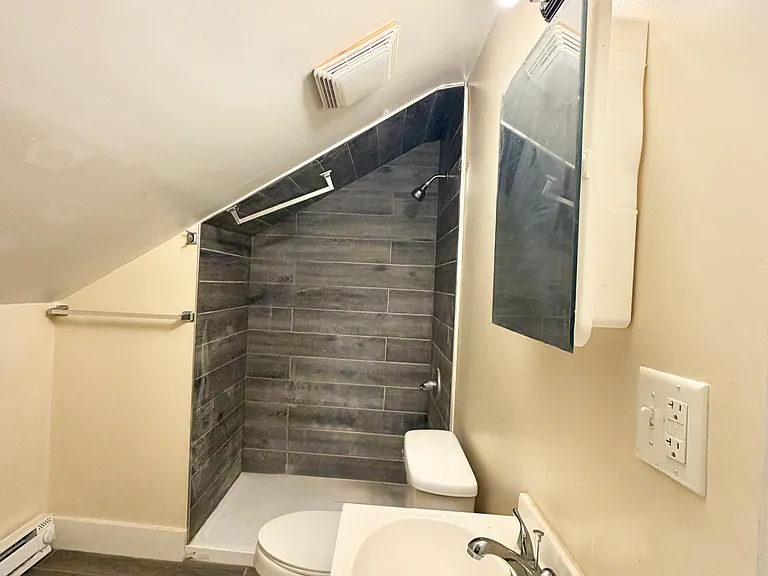 133 Hobart St #2W — Photo 6
