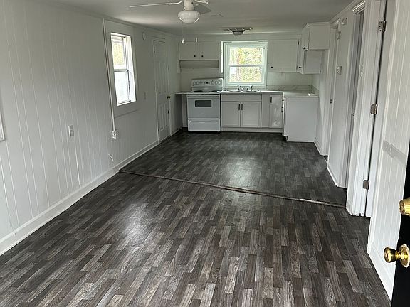 3rd image of 102 Brenda B Ln