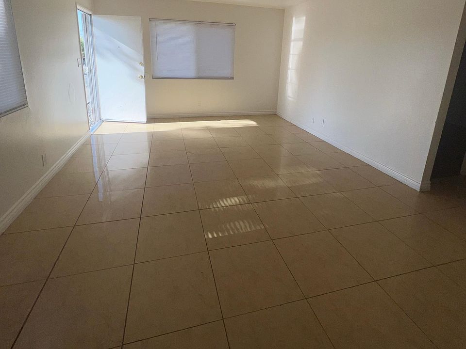 1st image of 220 N Tahquitz Ave #B