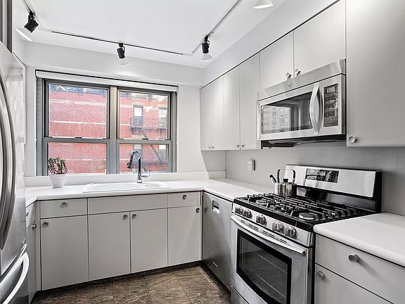 5th image of 360 E 72nd St APT B409