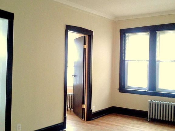3rd image of 4014 W Melrose St #1S