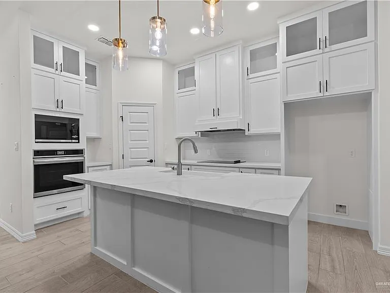 3600 Apex St — Photo 4