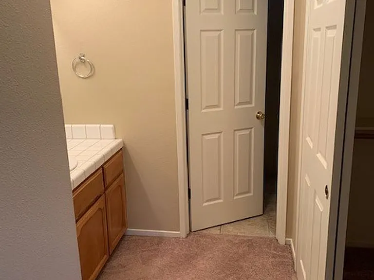 512 Windsor Dr — Photo 9