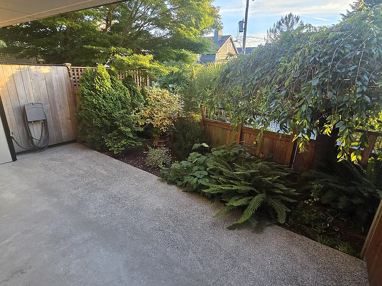 2332 Minor Ave E #8 — Photo 1