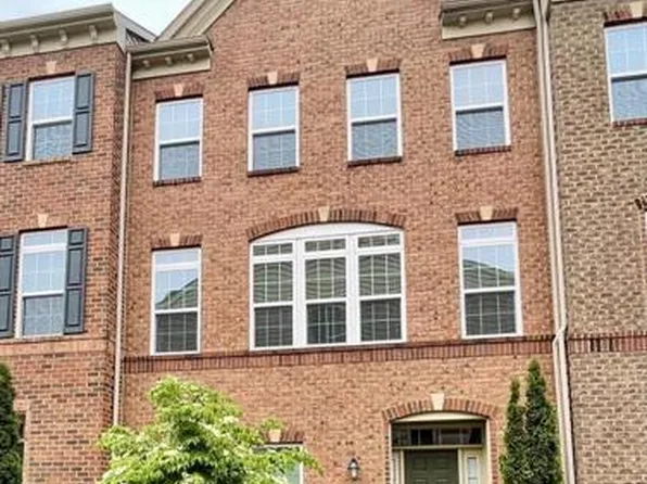 7088 Darbey Knoll Dr, Gainesville, VA 20155