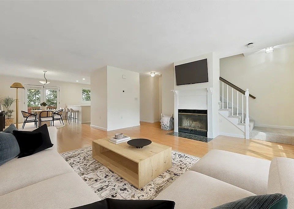 1st image of 1047 Washington St #2