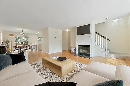 1047 Washington St #2 Photo 1