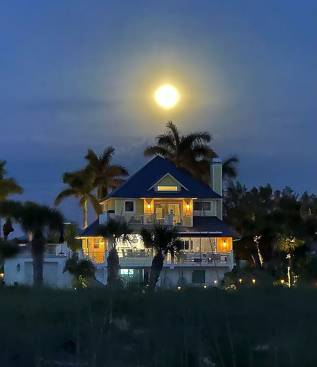 2nd image of 508 S Casey Key Rd