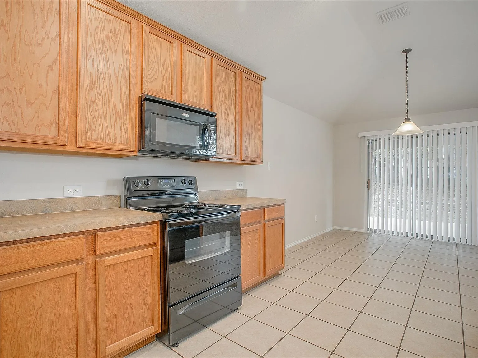 3 bed, 2029 sqft, $2,350 — Photo 4
