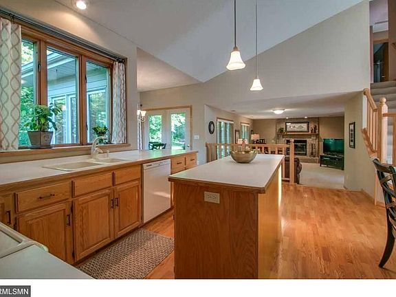 5th image of 3140 Jewel Ln N