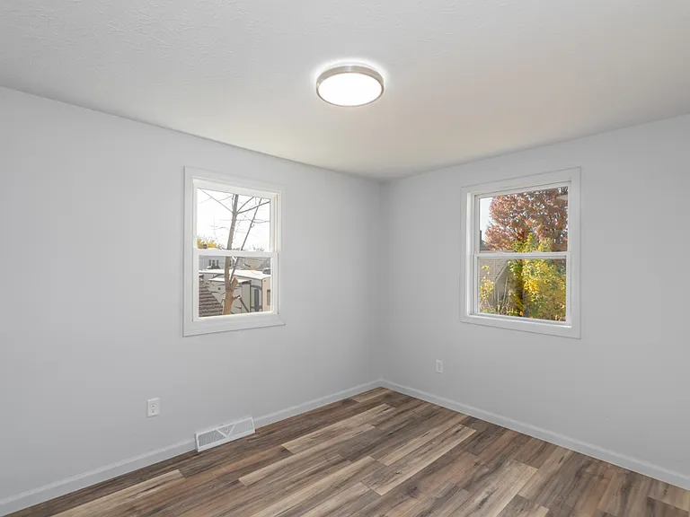 1143 Ardmore Ave SW — Photo 9