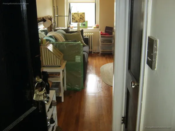 223 Essex St APT 24, Melrose, MA 02176