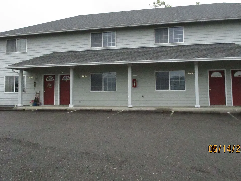 1057 W Lookingglass Rd