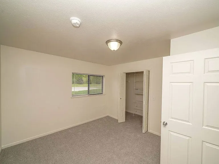 Arbor Lakes Apartments — Photo 12
