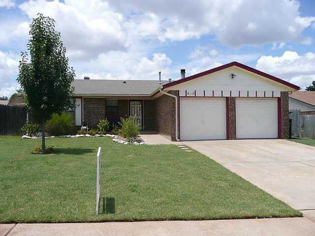 1st image of 613 Hazelwood Ln