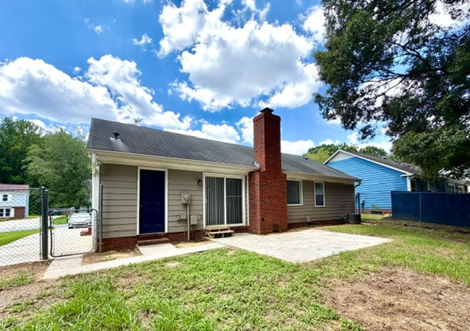 1/2 Mo Off Special - Ranch 3 Bed, 2 Bath, Fence Yard -East Charlotte — Photo 2