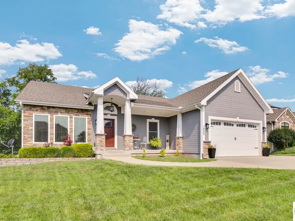 1402 Norfolk Dr, Harrisonville, MO 64701