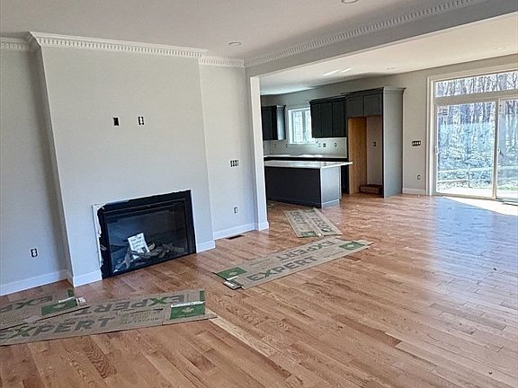5th image of 484 Great Rd #3