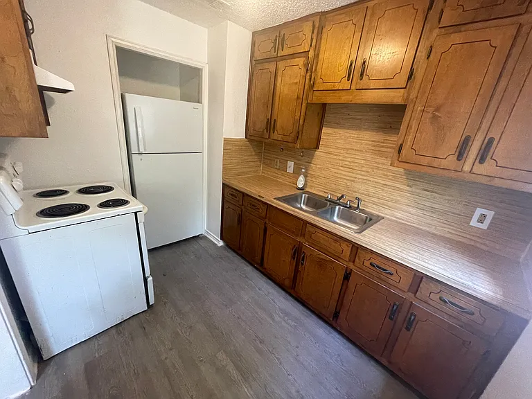 804 Northside Dr — Photo 6