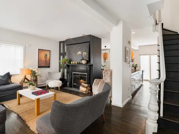28 White Pl, Brookline, MA 02445
