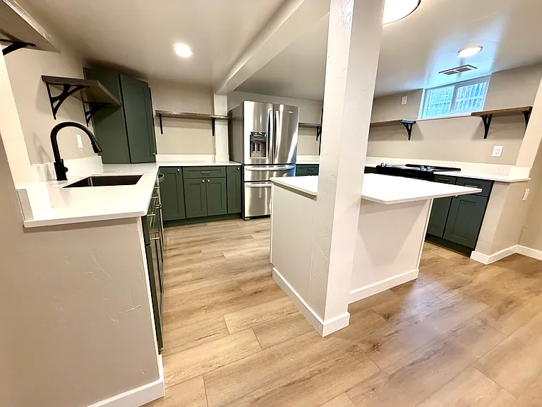 370 King St #B — Photo 1