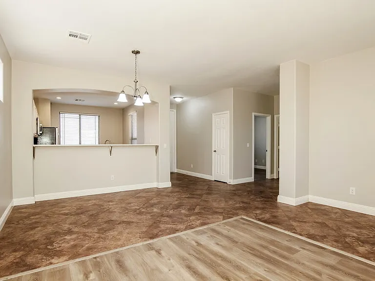 2122 S Edgewater — Photo 5